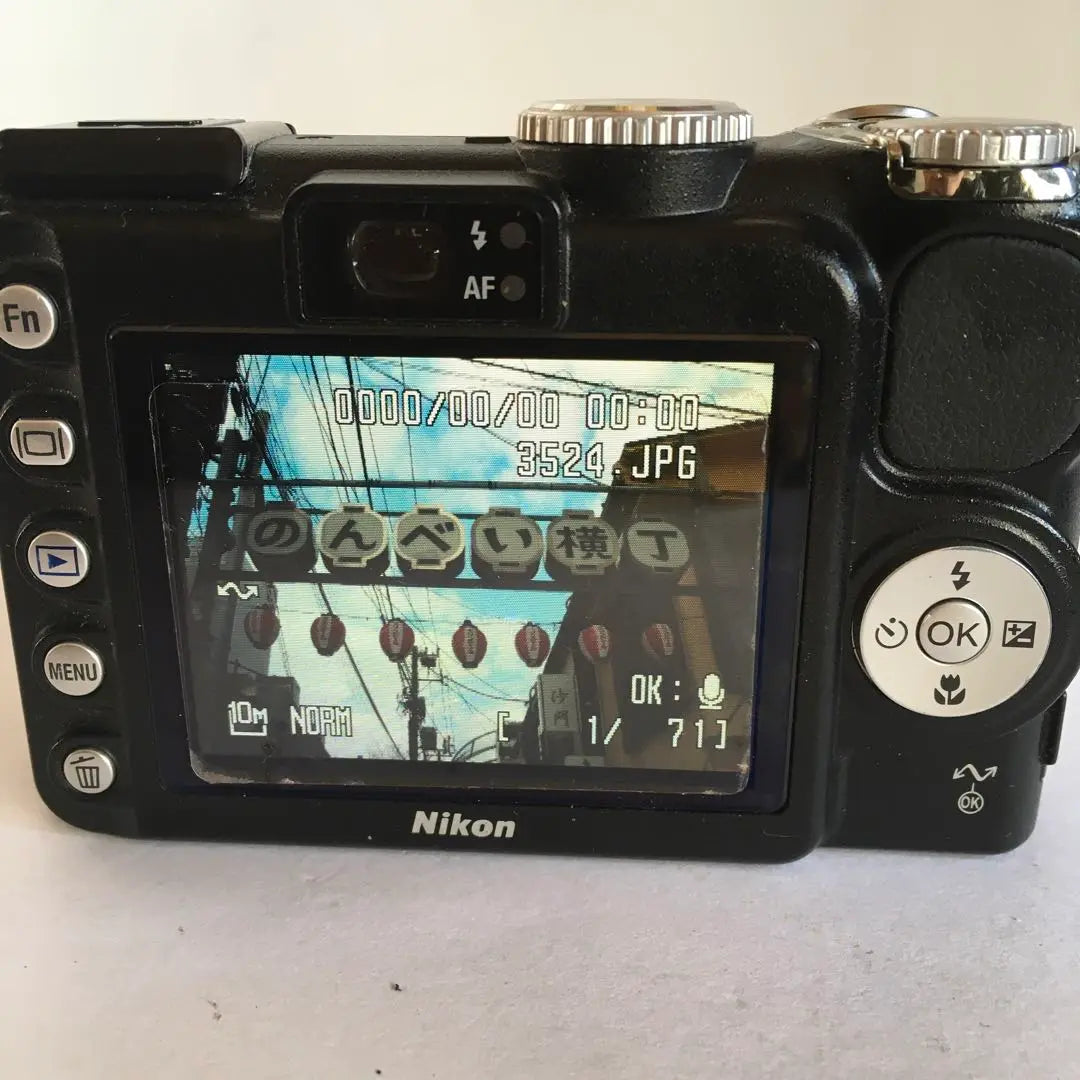 [Operación confirmada] Cámara CCD Nikon Coolpix P5000 con tarjeta SD