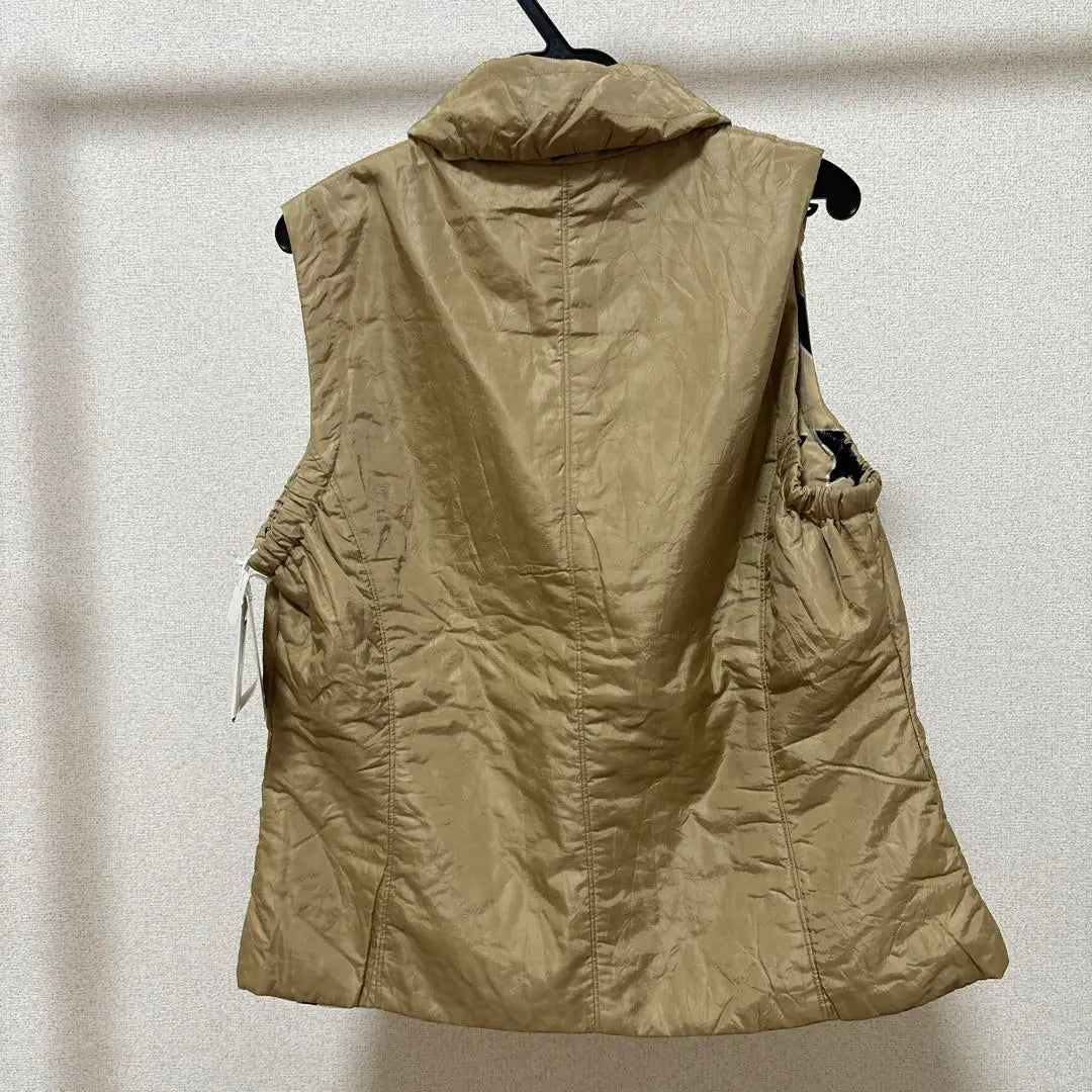 Beige down vest sleeveless original value 29,400