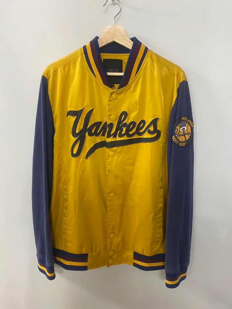 Chaqueta de nailon de los Yankees amarilla