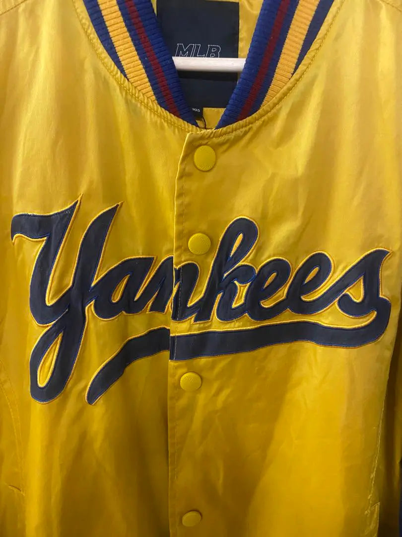 Chaqueta de nailon de los Yankees amarilla