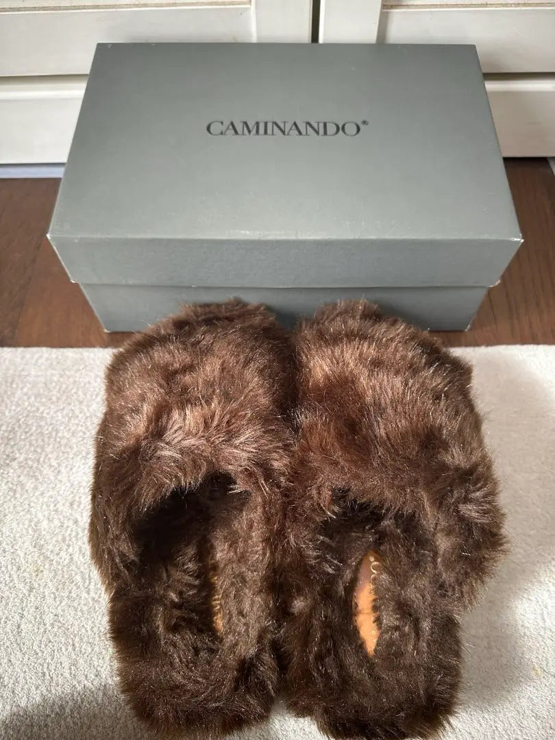 Kaminando Fur Sandals Size 6 Color Brown