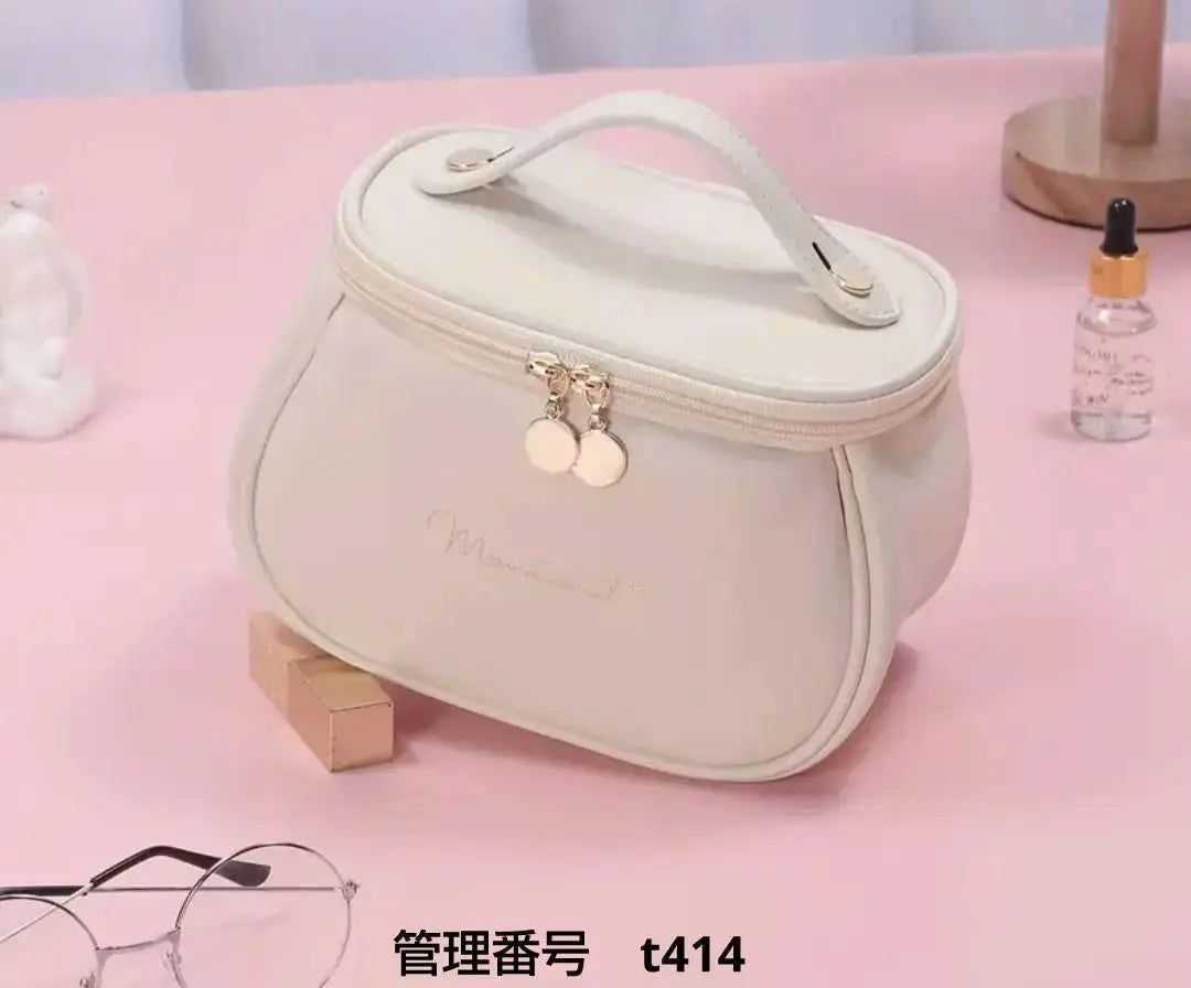 Cosmetic bag off-white simple stylish