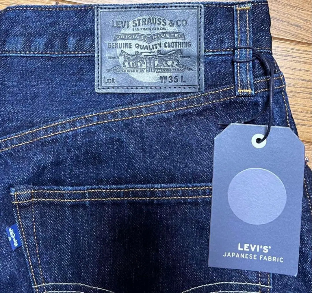 LEVI'S® CROPPED DE TELA JAPONESA CON PLISADO ANCHO