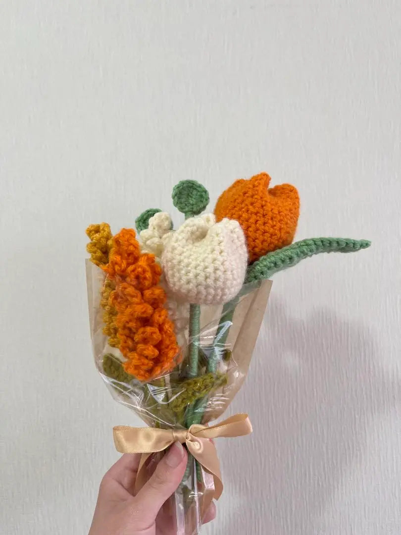 Handmade orange bouquet flowers that will not wither, yarn, knitting