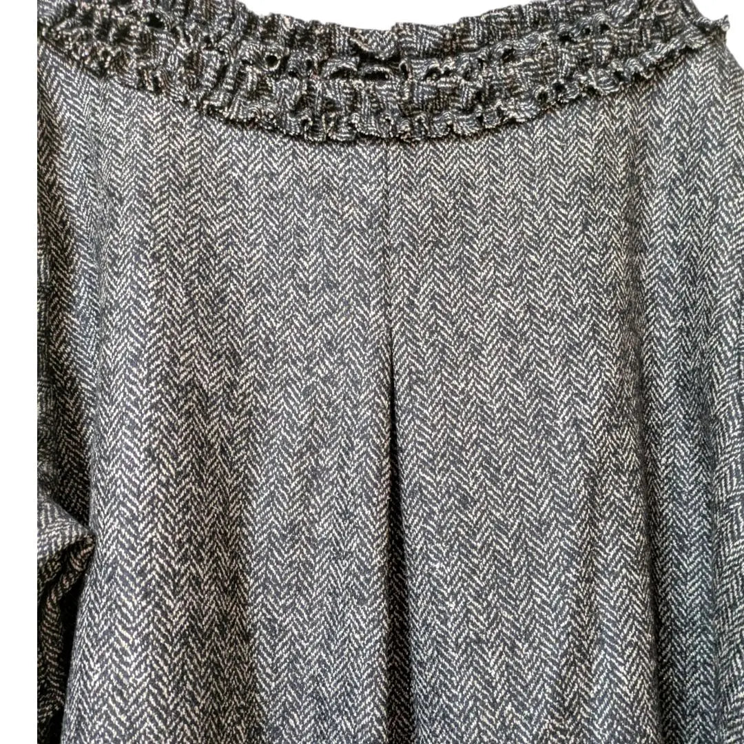 [Handmade] Tunic, thick, A-line, ruffled, long sleeves, wool, top, black