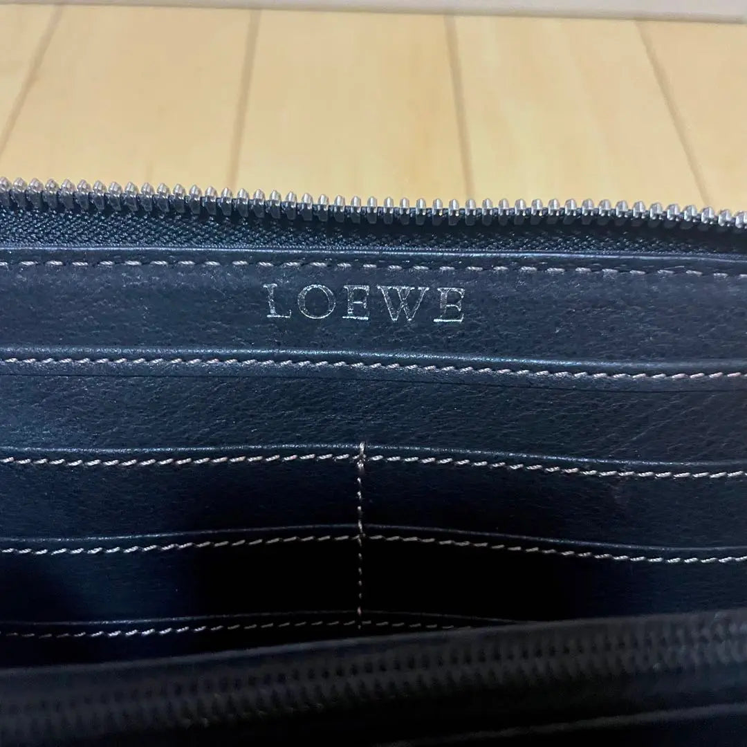 ○ Loewe long wallet round zipper