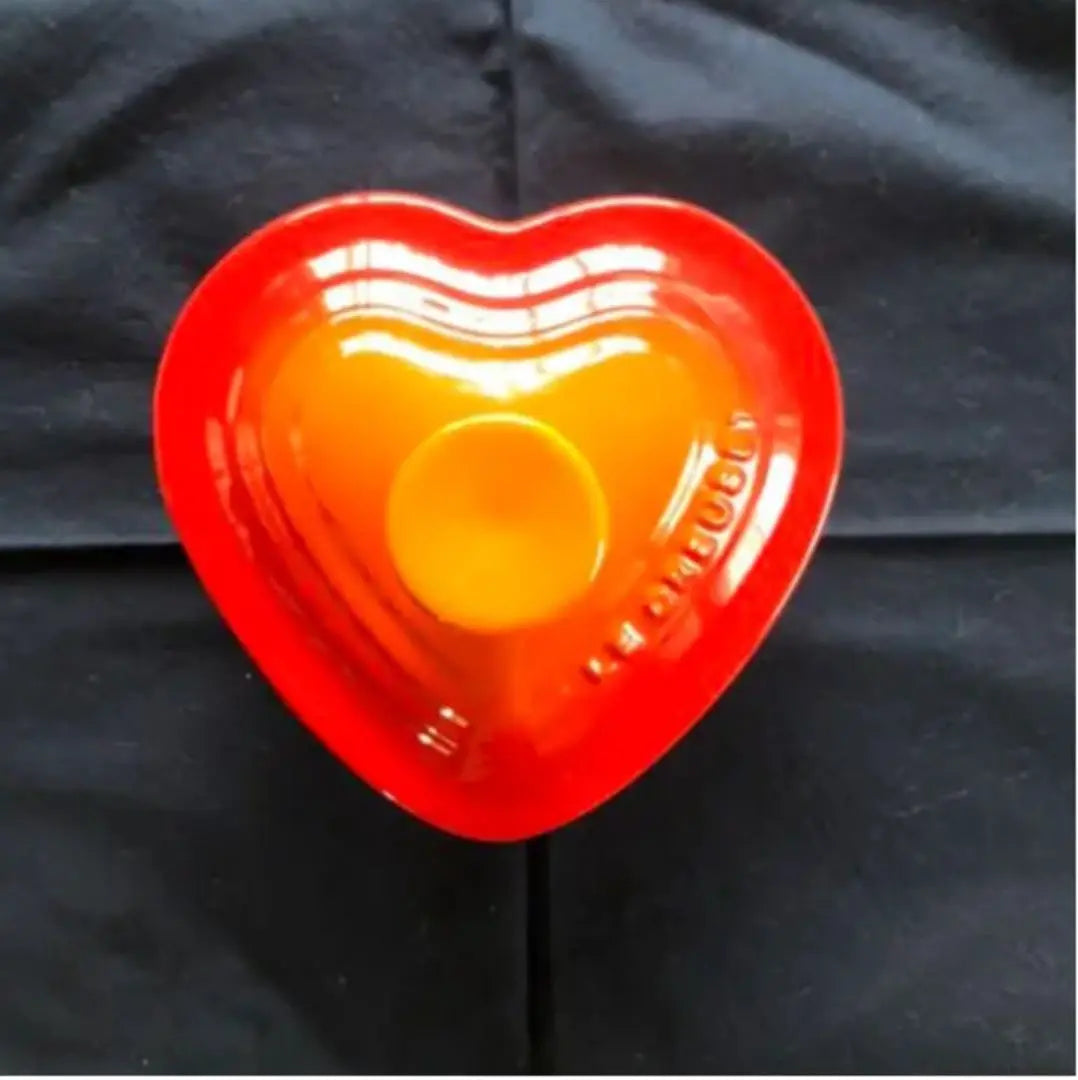 Le Creuset Heart-shaped Cocotte Plate with Lid