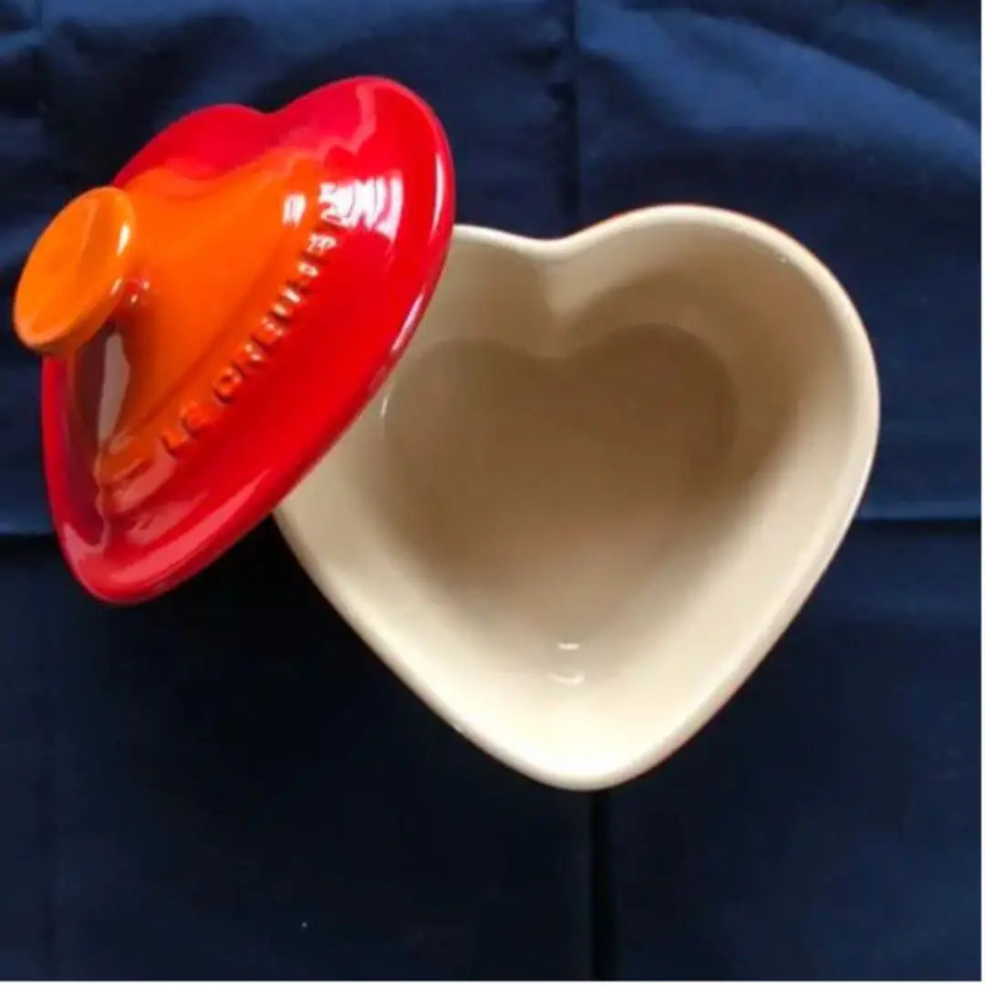 Le Creuset Heart-shaped Cocotte Plate with Lid