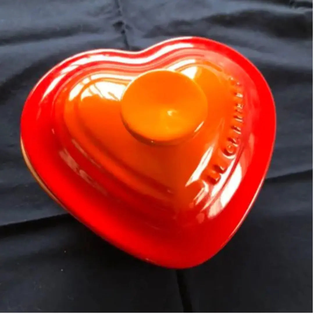 Le Creuset Heart-shaped Cocotte Plate with Lid