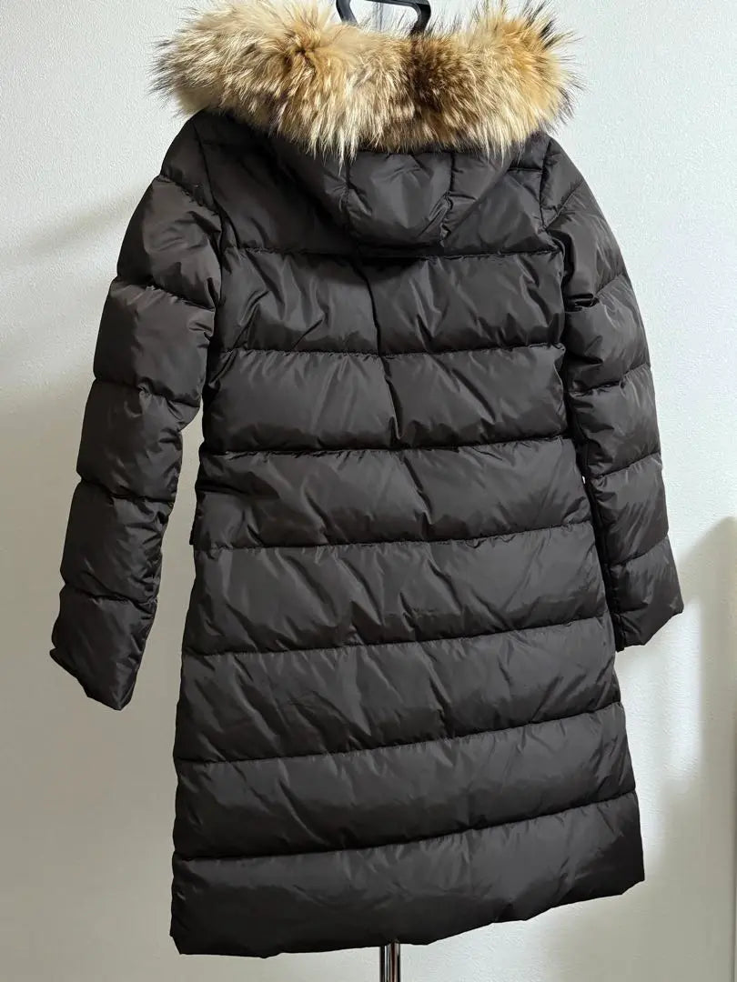 Moncler largo hacia abajo