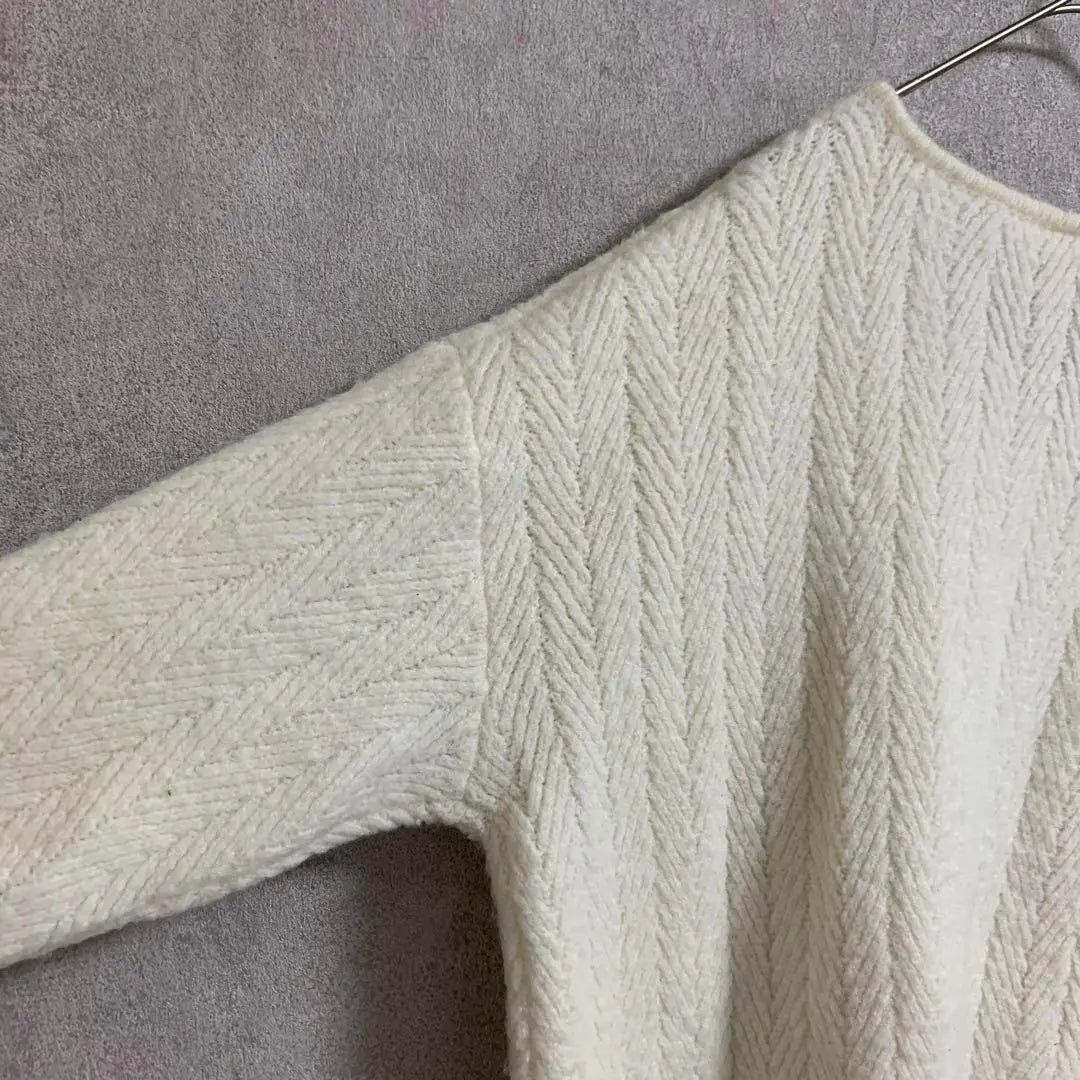 she mo shelly V-neck knit sweater, all-over pattern, long, off-white