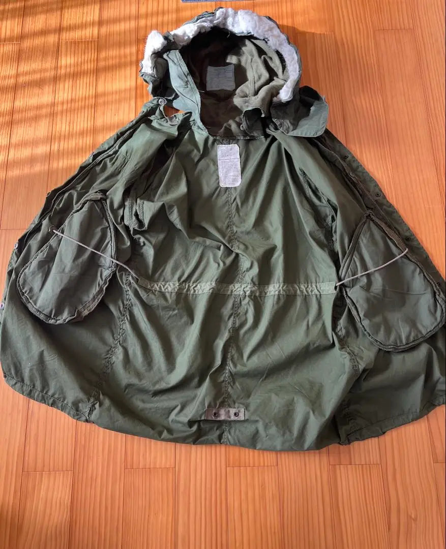 Abrigo militar de los años 80 M-65 comprado en la tienda de ropa de segunda mano Daikanyama