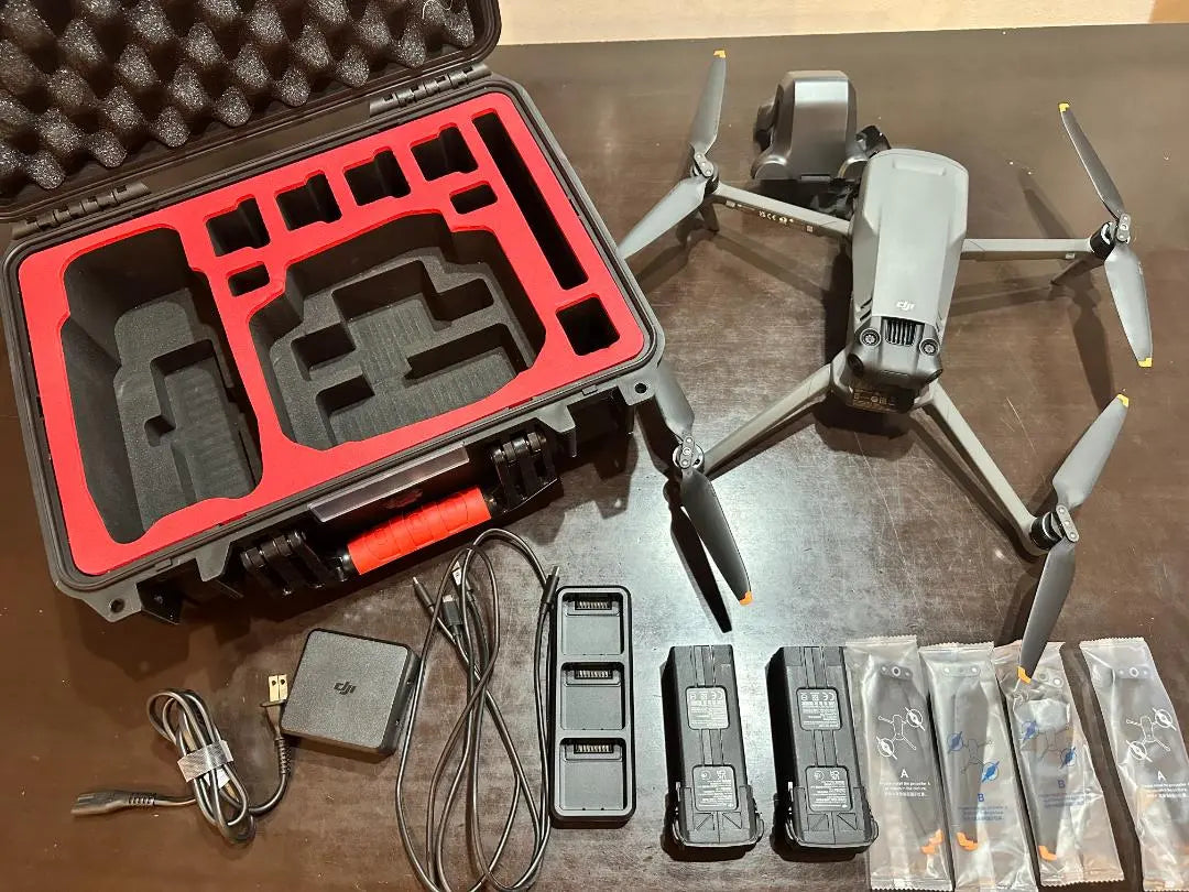 DJI Mavic 3 pro drone main unit/accessories (with case)