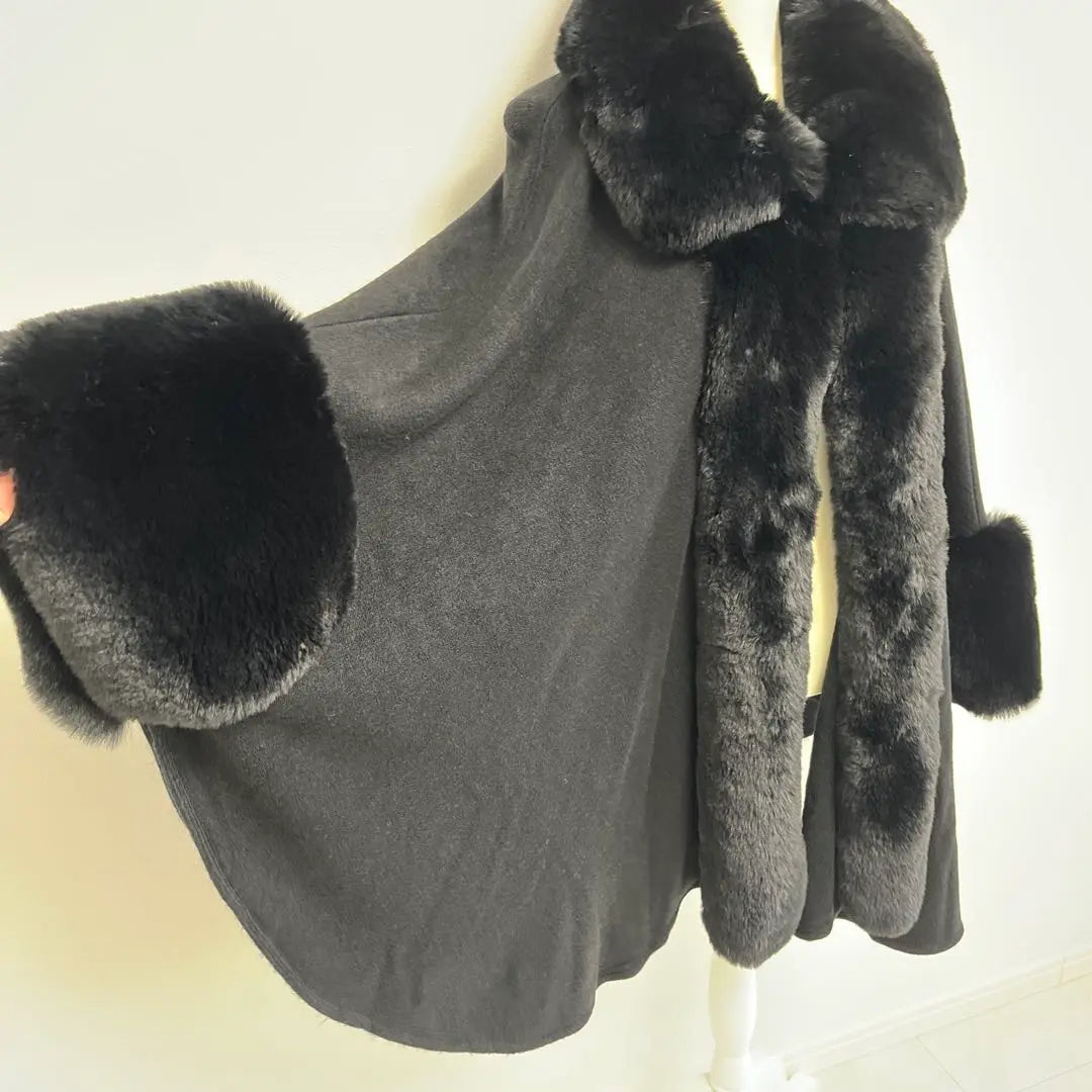 ✨️Super Mercari city-only winter sale✨️ Black fur cape coat