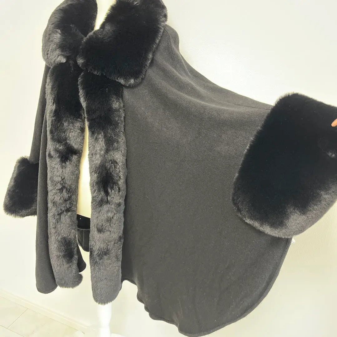 ✨️Super Mercari city-only winter sale✨️ Black fur cape coat