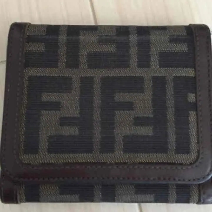 ★ ¡Reducción de precio! Cartera plegable FENDI ★ | ★お値下げ中！FENDI折り財布★