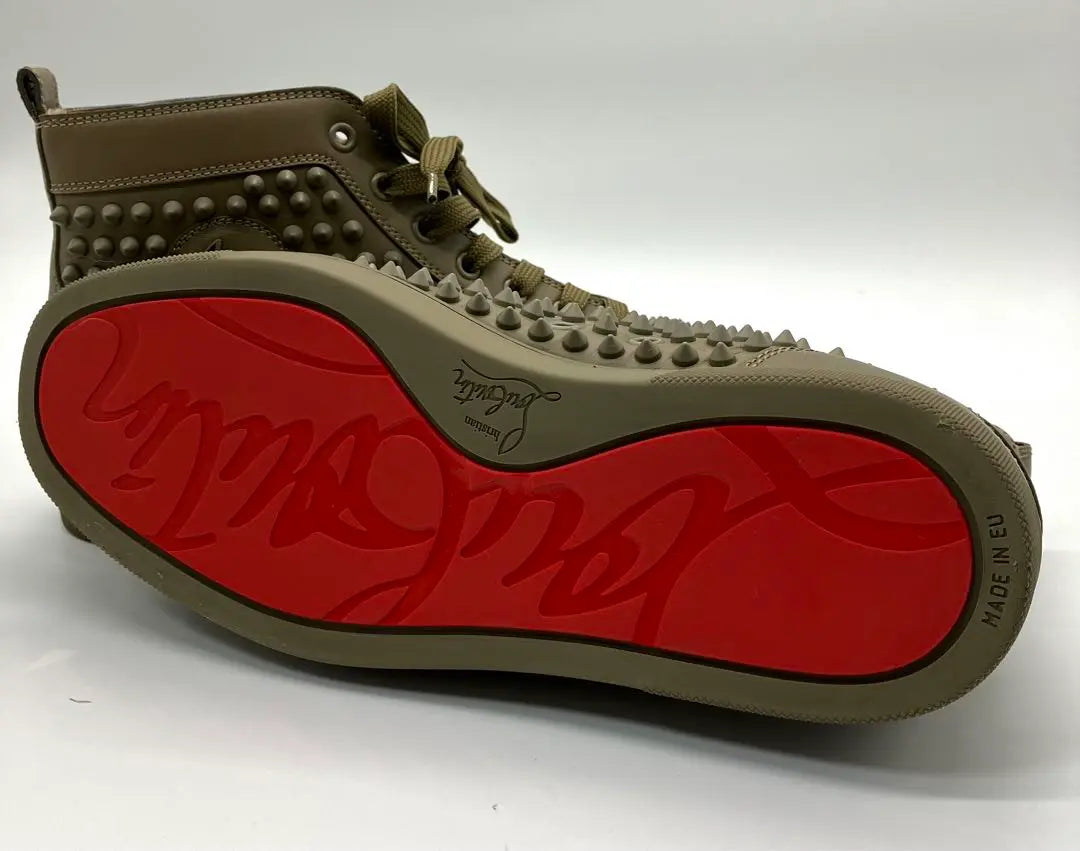 ⭐️ Zapatillas de deporte de caña alta con tachuelas y picos de Louboutin en color caqui en excelentes condiciones certificadas