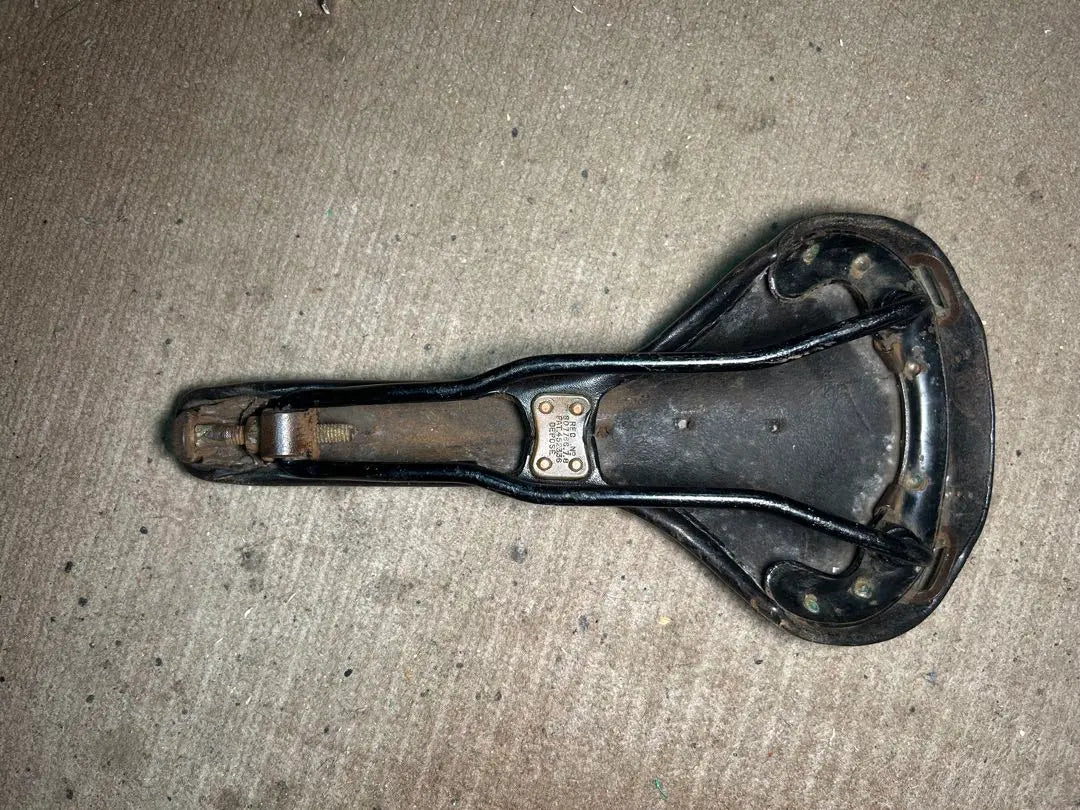 British vintage BROOKS Swallow saddle 1940s? | イギリス製 ヴィンテージ BROOKS スワロー サドル 1940年代？