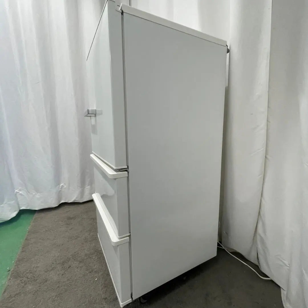 Refrigerator, large, automatic ice making, fresh chilled, right opening, used, cheap, clean, free installation