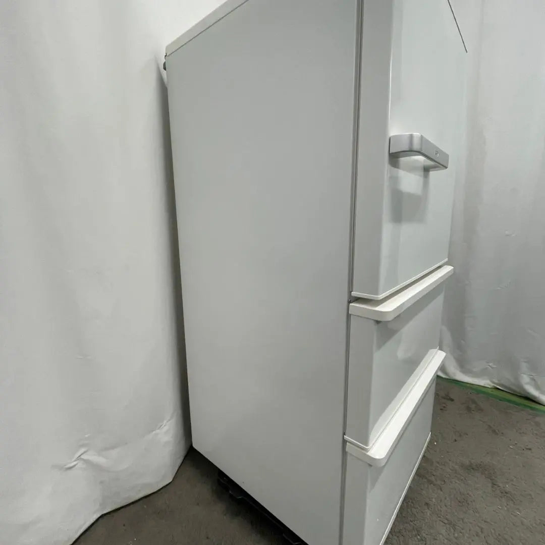 Refrigerator, large, automatic ice making, fresh chilled, right opening, used, cheap, clean, free installation