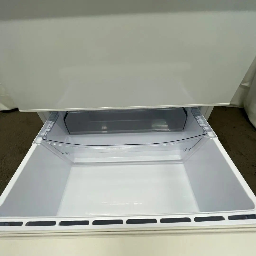 Refrigerator, large, automatic ice making, fresh chilled, right opening, used, cheap, clean, free installation