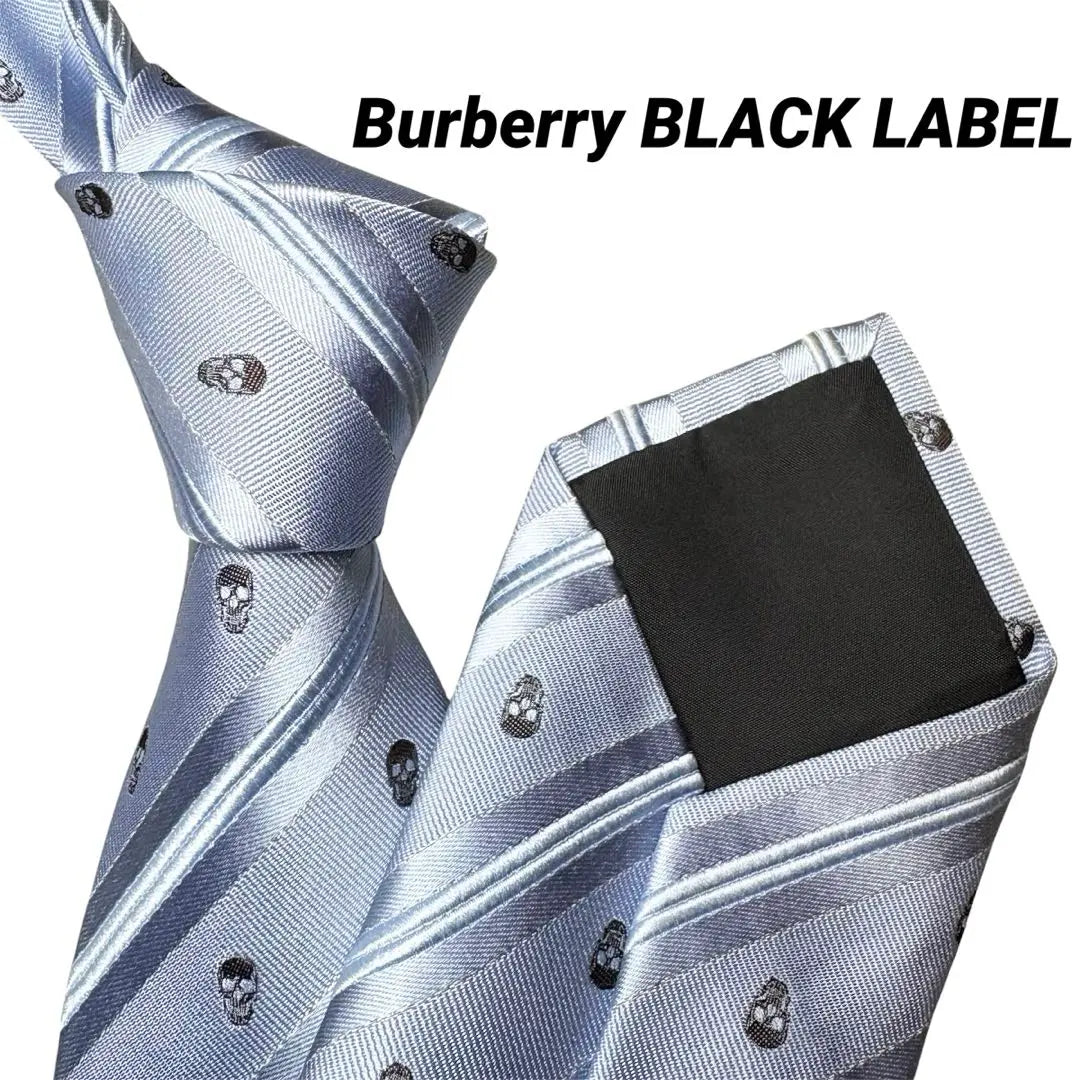 ✨ Casi sin usar ✨ Corbata Burberry Black Label con rayas y calavera bordada