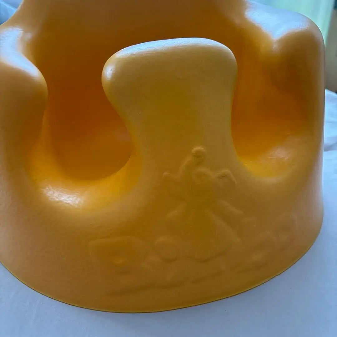 BUMBO Amarillo con mesa