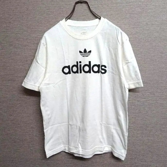 A slightly beautiful vintage adidas Originals adidas T-shirt