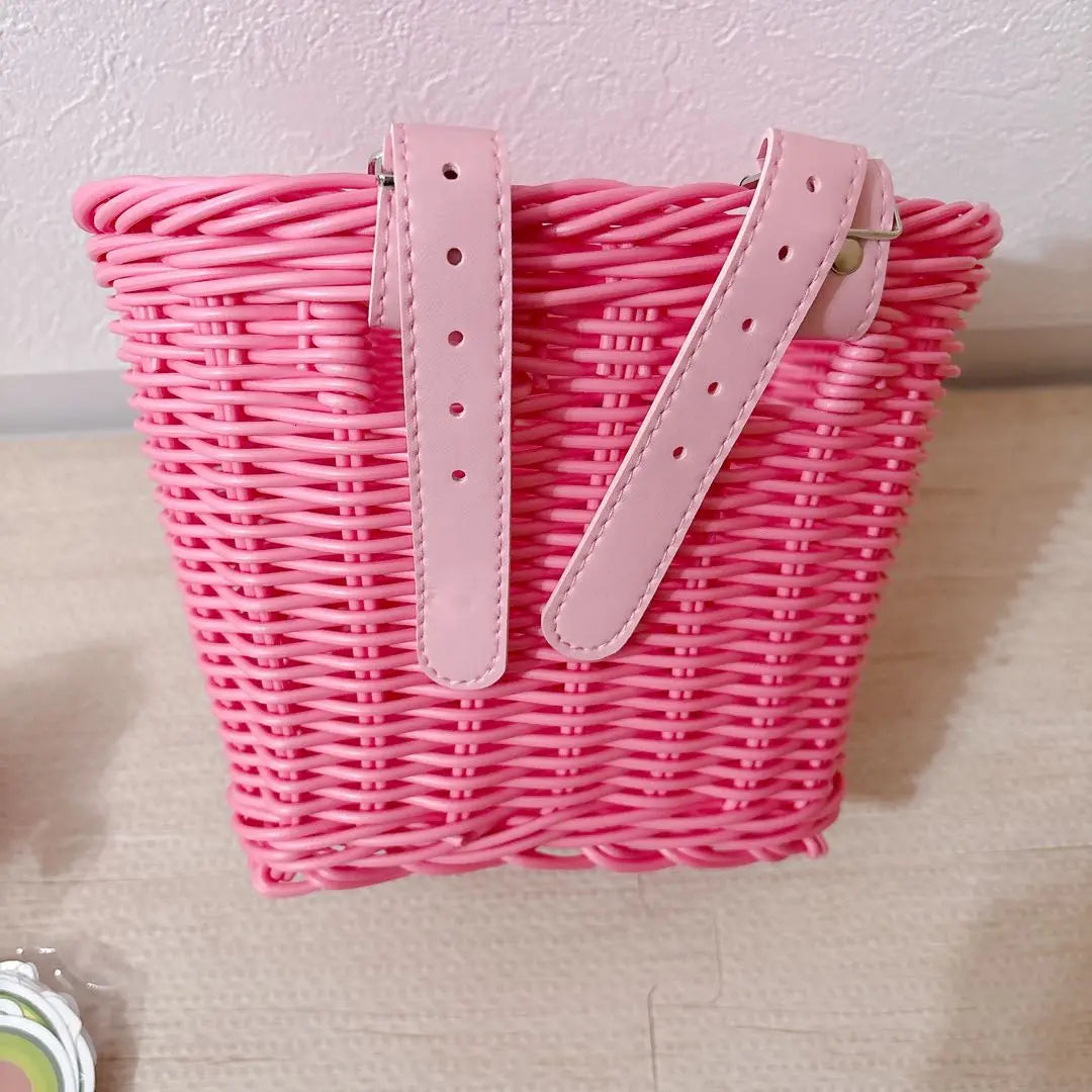 Hand knitting for children bicycles with rattan basket pink bell