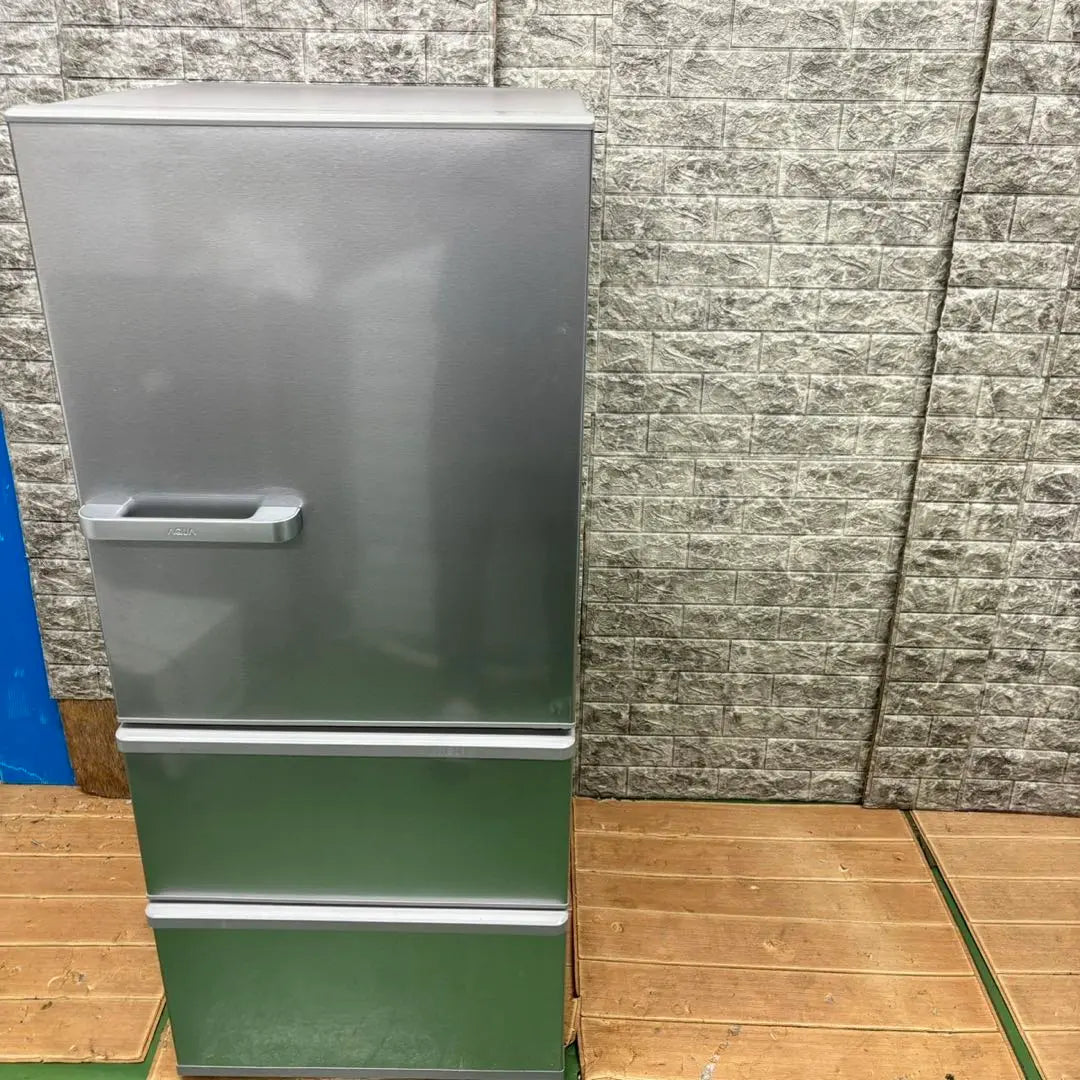 309 Large refrigerator 200L-300L Superb condition Right opening Warranty included 3 doors Right opening