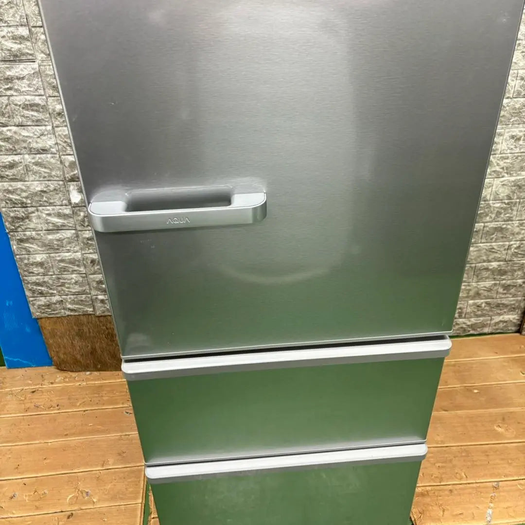 309 Large refrigerator 200L-300L Superb condition Right opening Warranty included 3 doors Right opening