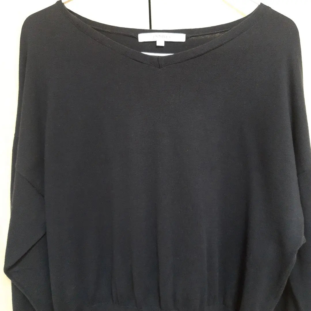 UNTITLED Black V-neck Long Sleeve Knit 2 Navy