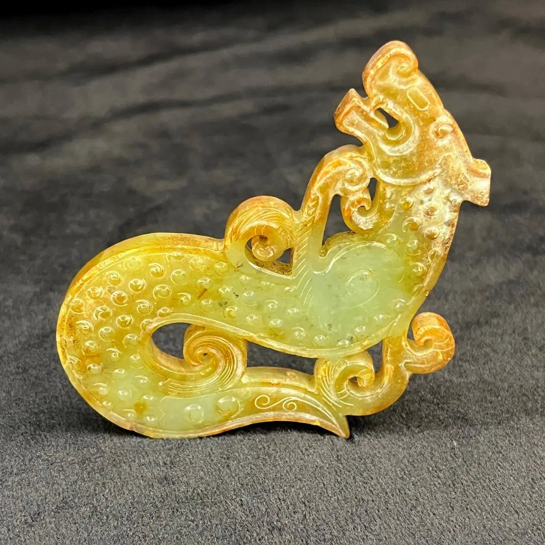 The dragon-shaped pendant of the top jade Hetian jade Ancient jade ornaments Chinese antiques Chinese art Tang art Antiques G15