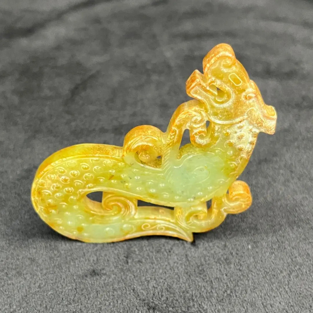 The dragon-shaped pendant of the top jade Hetian jade Ancient jade ornaments Chinese antiques Chinese art Tang art Antiques G15