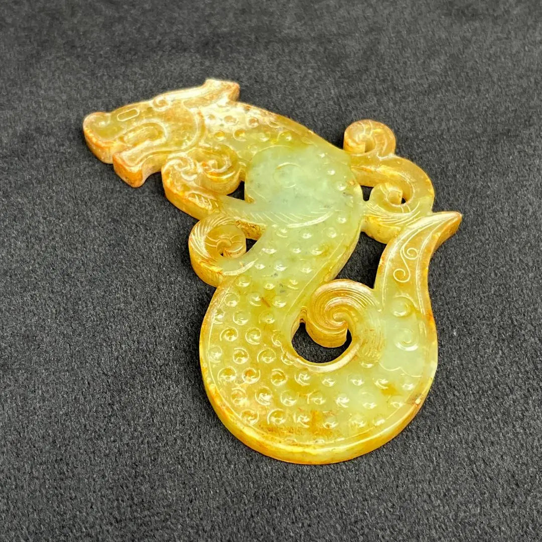 The dragon-shaped pendant of the top jade Hetian jade Ancient jade ornaments Chinese antiques Chinese art Tang art Antiques G15