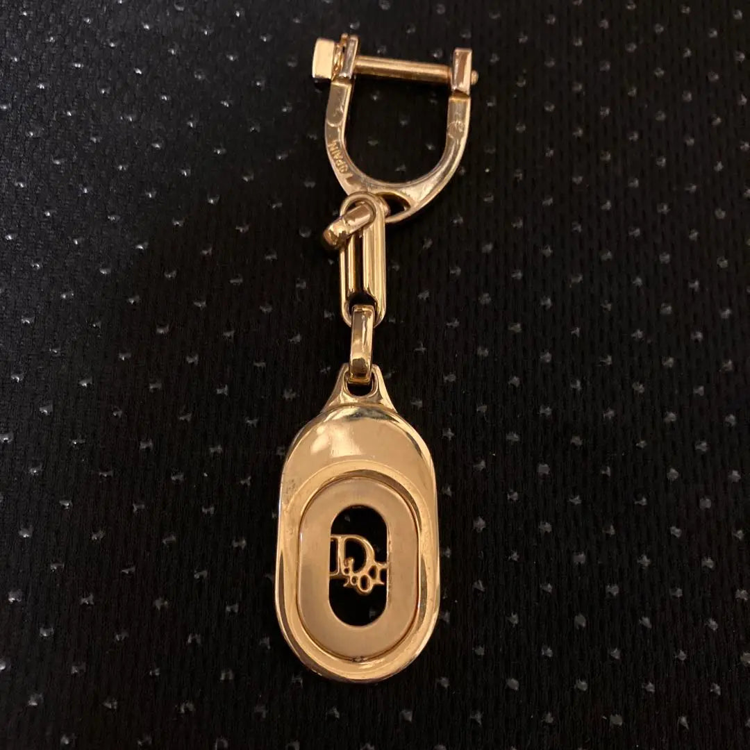 Contains Christian Dior key chain logo