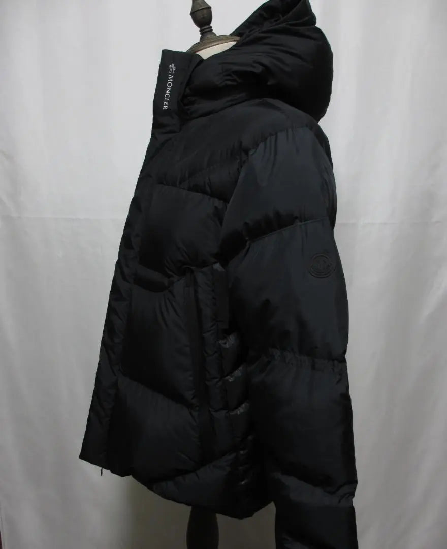 New unused Moncler new JARAMA down jacket