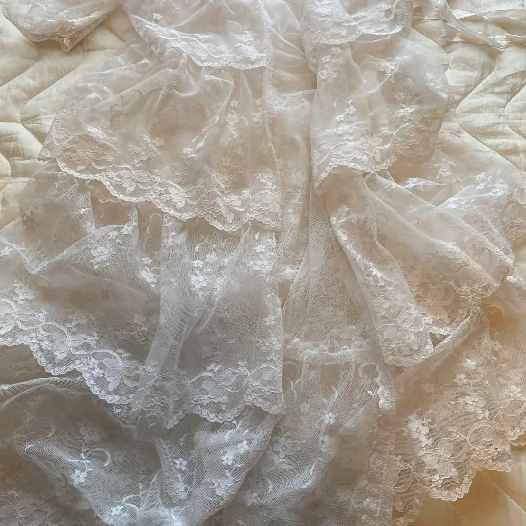 Baby birth wedding lace beautiful baby dress with beautiful lace. The lace is very beautiful and luxurious.