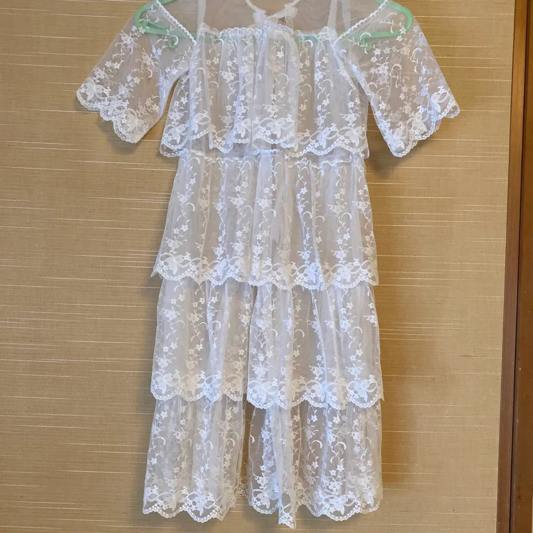 Baby birth wedding lace beautiful baby dress with beautiful lace. The lace is very beautiful and luxurious.