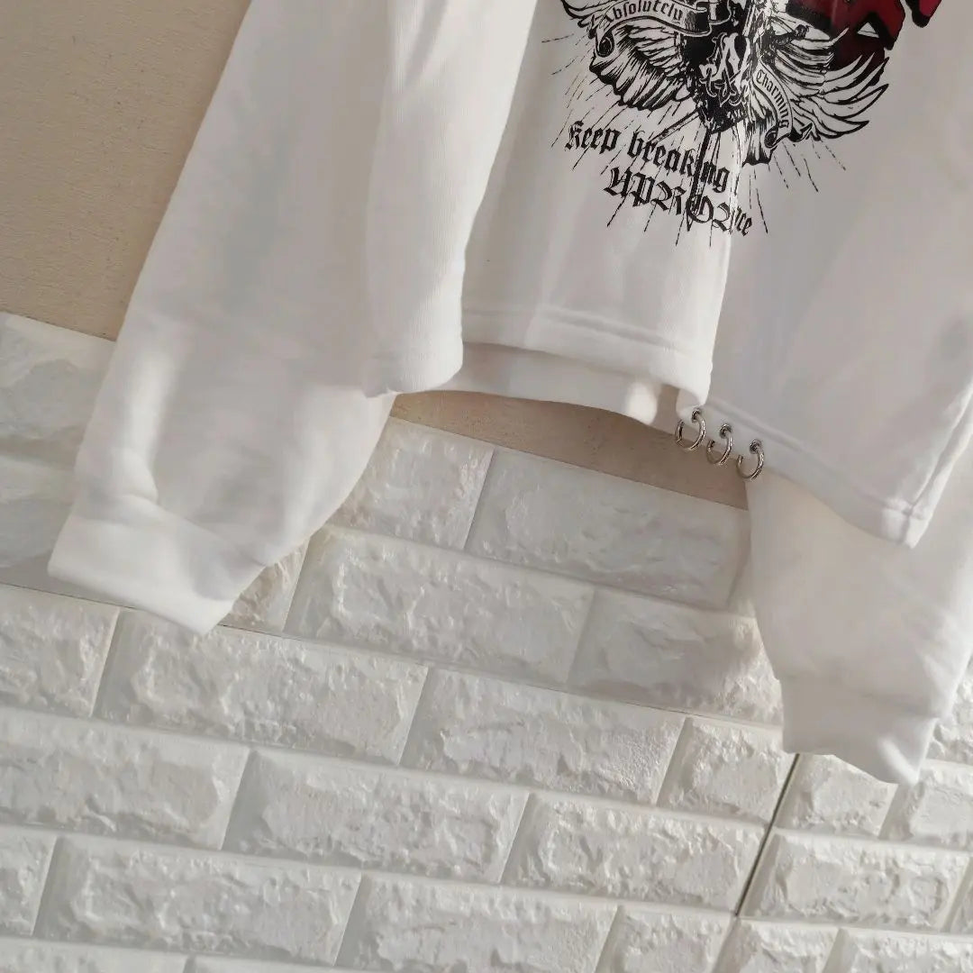 ◆ Con etiqueta nueva ◆ Sudadera con capucha de manga larga, escote en L, largo corto, sin usar ◆ T1369