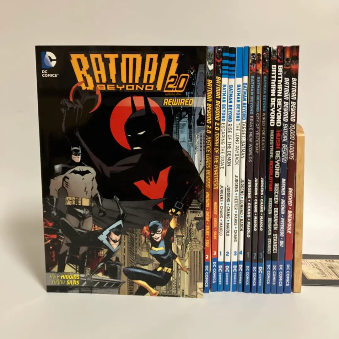 Cómics estadounidenses y Batman Beyond en inglés, set de 14 volúmenes