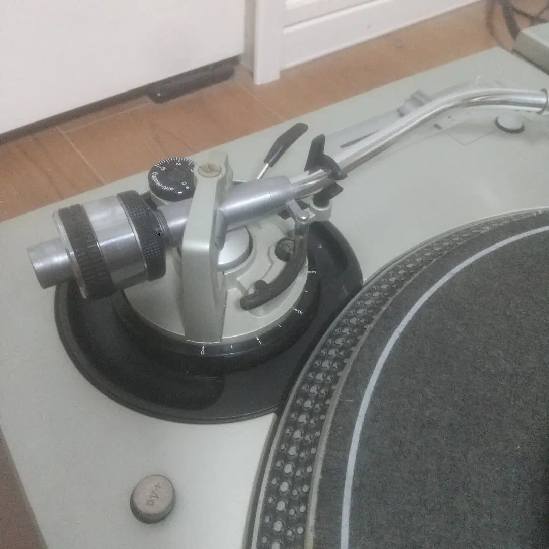 Tocadiscos Technics x 2, mezclador Vestax x 1 | Technics ターンテーブル×2台、Vestax ミキサー×1台