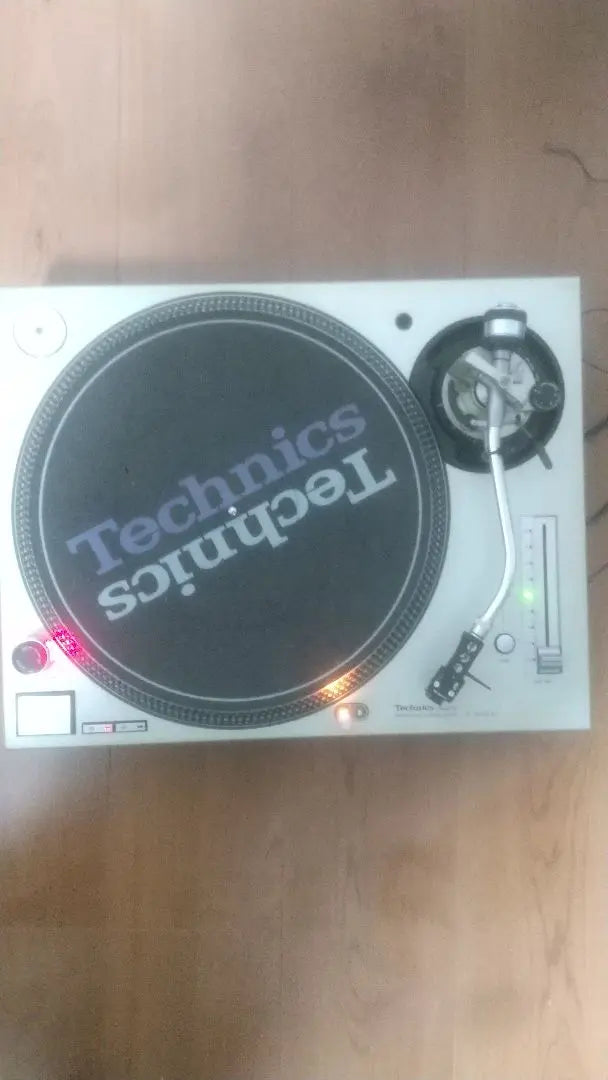 Technics turntable x 2, Vestax mixer x 1 | Technics ターンテーブル×2台、Vestax ミキサー×1台