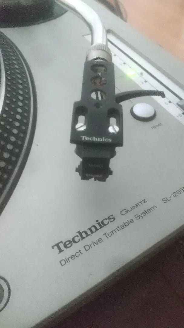 Technics turntable x 2, Vestax mixer x 1 | Technics ターンテーブル×2台、Vestax ミキサー×1台