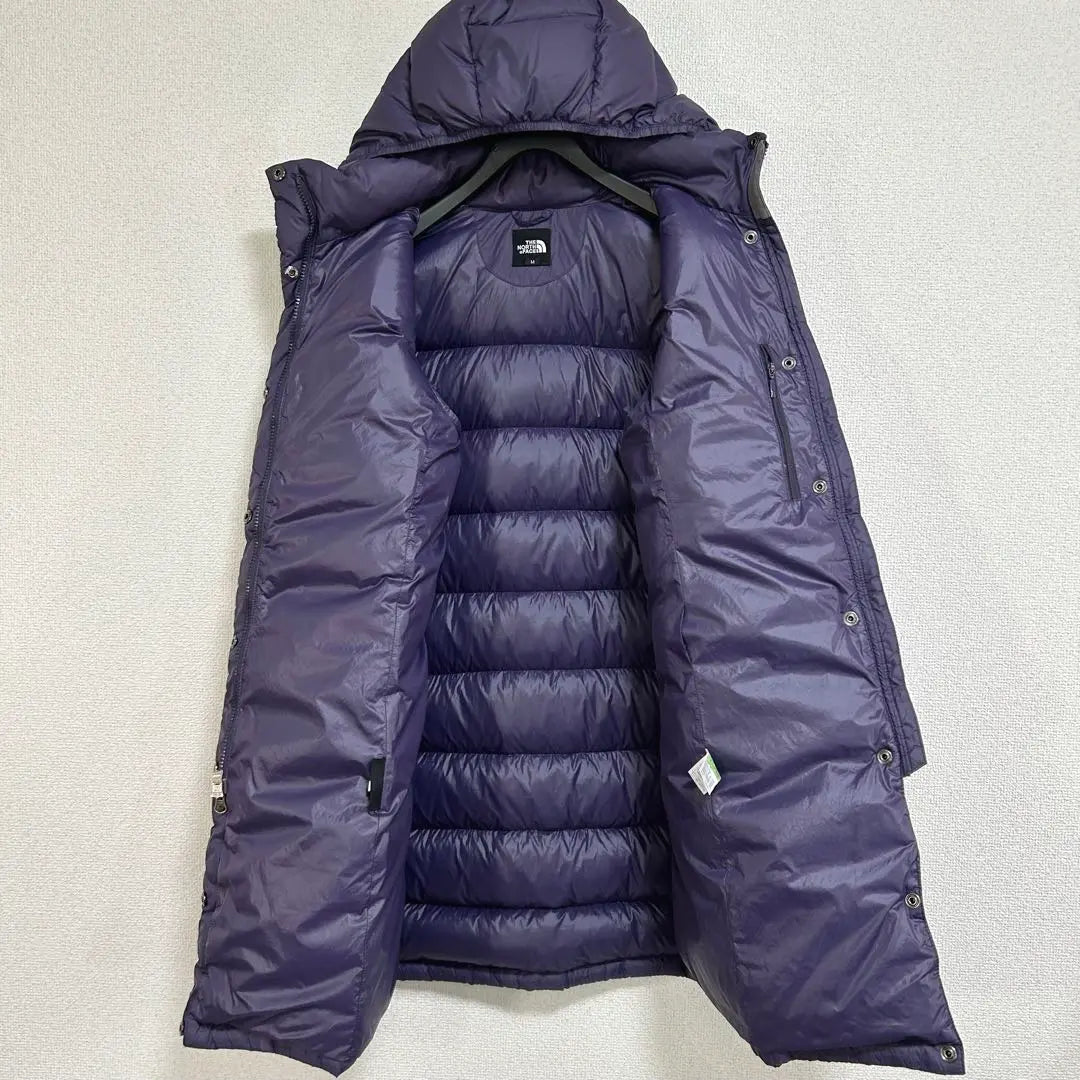 Popular en excelentes condiciones, abrigo de plumas North Face para mujer M, capucha removible, bordado del logotipo