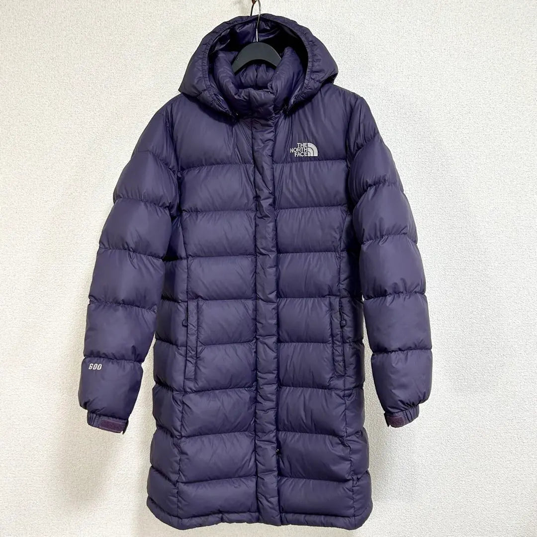 Popular in beautiful condition, North Face down coat for women M, removable hood, logo embroidery