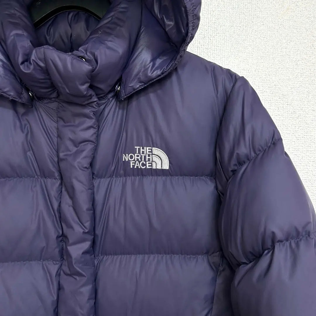 Popular en excelentes condiciones, abrigo de plumas North Face para mujer M, capucha removible, bordado del logotipo