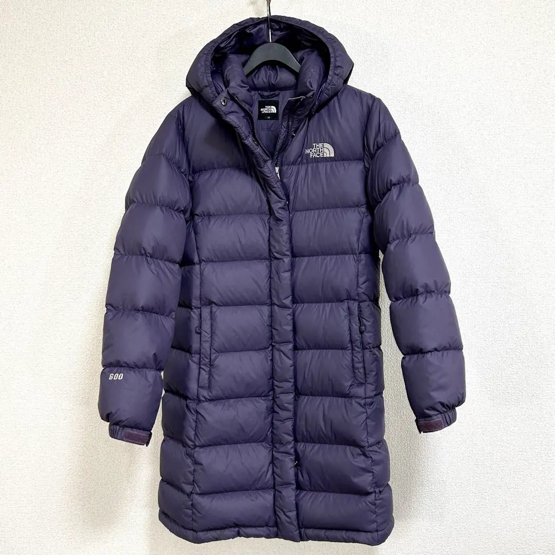 Popular in beautiful condition, North Face down coat for women M, removable hood, logo embroidery