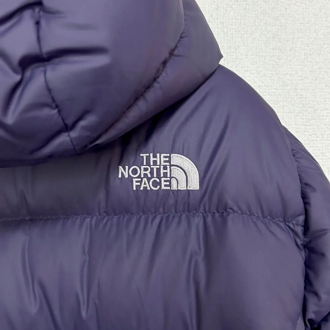 Popular en excelentes condiciones, abrigo de plumas North Face para mujer M, capucha removible, bordado del logotipo