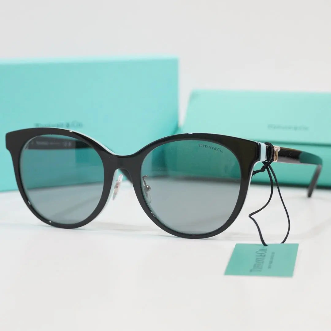 Gafas de sol Tiffany nuevas sin usar, color negro y azul claro, TIFFANY&amp;Co.